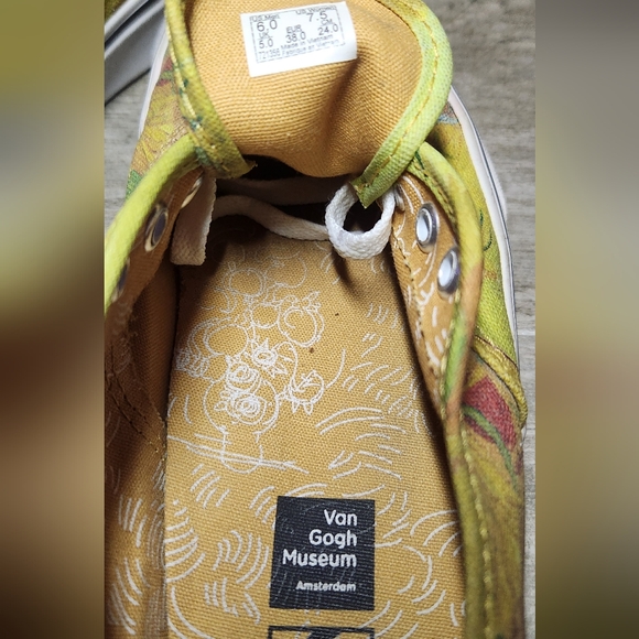 Vans x Vincent Van Gogh Authentic in Sunflowers & True White - Picture 9 of 9